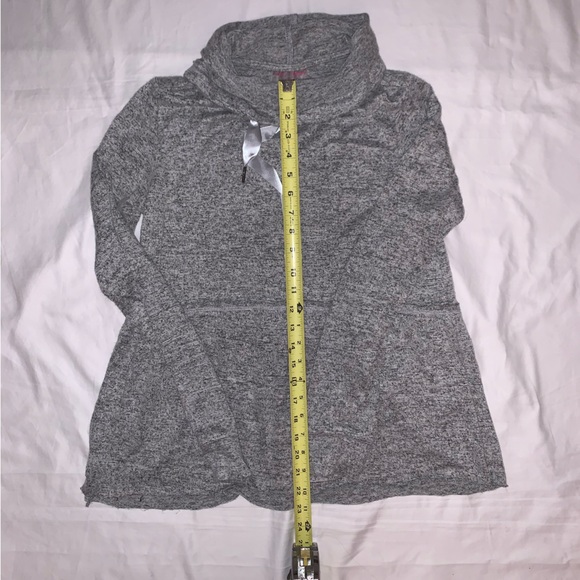 Betsey Johnson Active Grey Lightweight Pullover - Picture 7 of 7